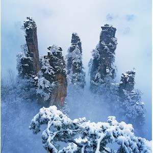 單獨(dú)成團(tuán)O線：（張家界溫泉休閑線路）張家界、天子山、寶峰湖/黃龍洞、鳳凰古城 江埡溫泉/萬(wàn)福溫泉 五日游